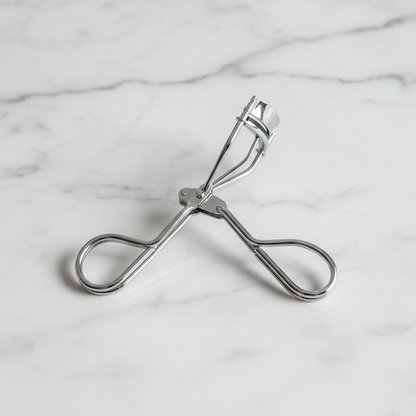 Variant 2 – Silver eyelash curler on marble